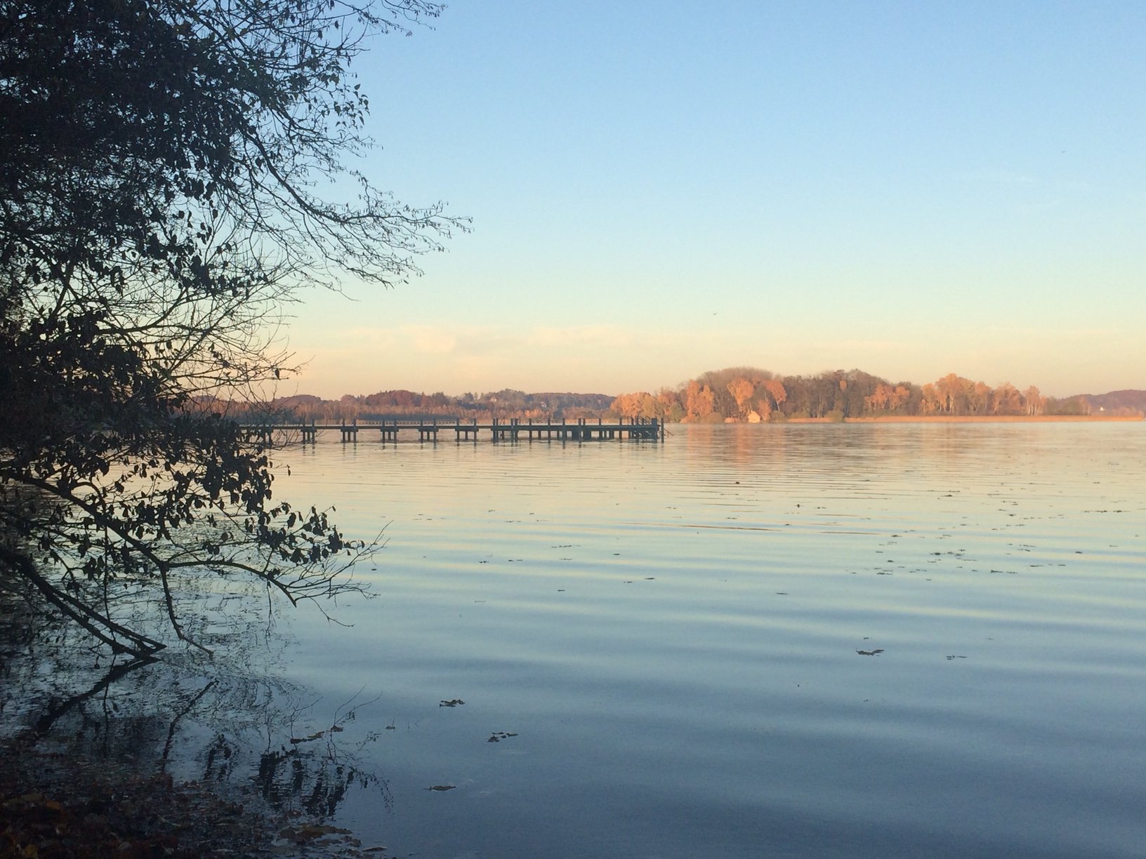 Ferienwohnung am Wörthsee - See im Herbst Ferienwohnung am Wörthsee - See im Herbst